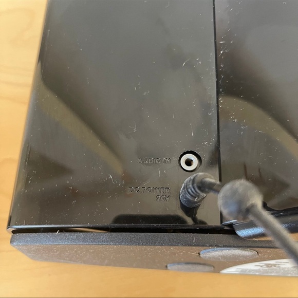 BOSE• SoundDock® Portable digital music system - Picture 4 of 5